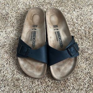 Women’s buckle Birkenstocks narrow